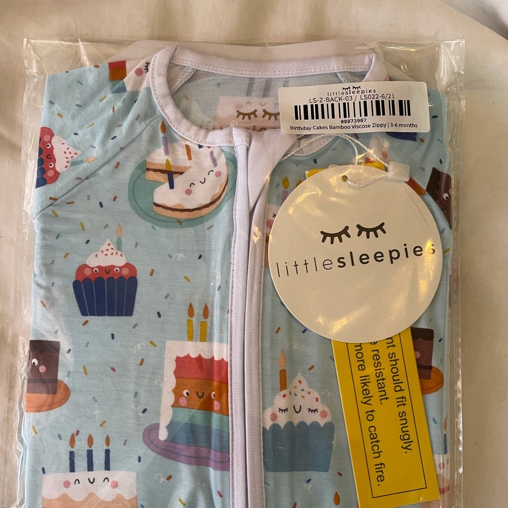SOLD✨Little Sleepies birthday cake 3-6 zippy.